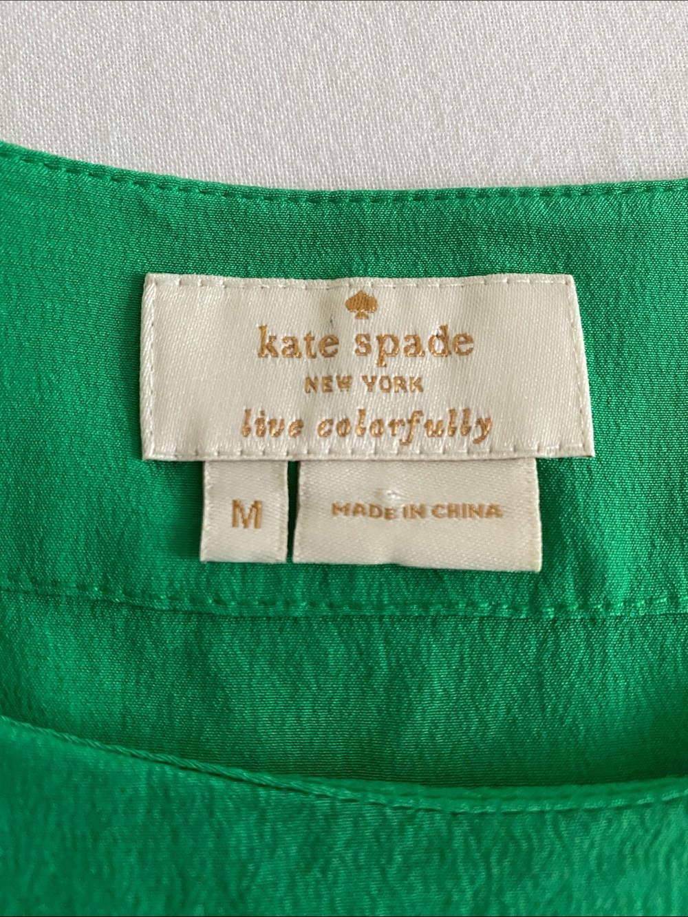 kate spade 100% Silk Kelly Green pleat front blouse 3/4 sleeve Size Medium - Picture 4 of 14